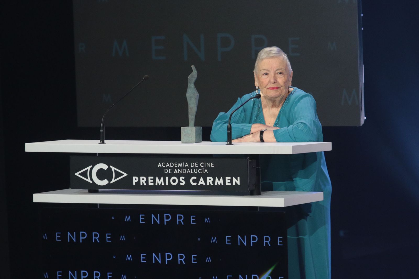 María Galiana con su premio Carmen de Honor en el Maestro Padilla.