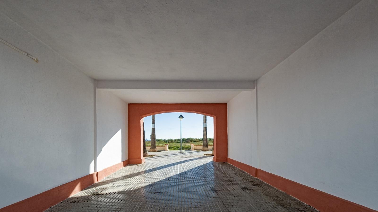 Imágenes de los bloques de la barriada Bazán de San Fernando, rehabilitados o no