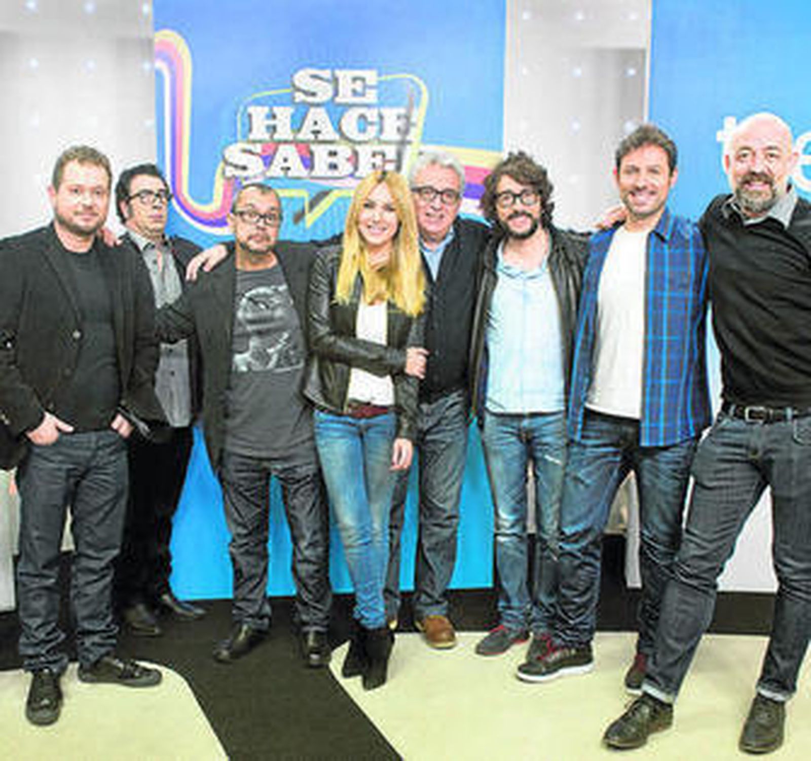 Goyo Jiménez (derecha) junto a algunos de los cómicos de 'Se hace saber'.