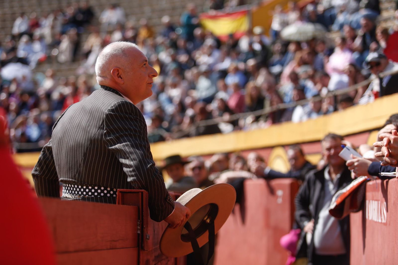 La clase magistral solidaria de Miguelete en la plaza de toros de Las Palomas de Algeciras, en imágenes