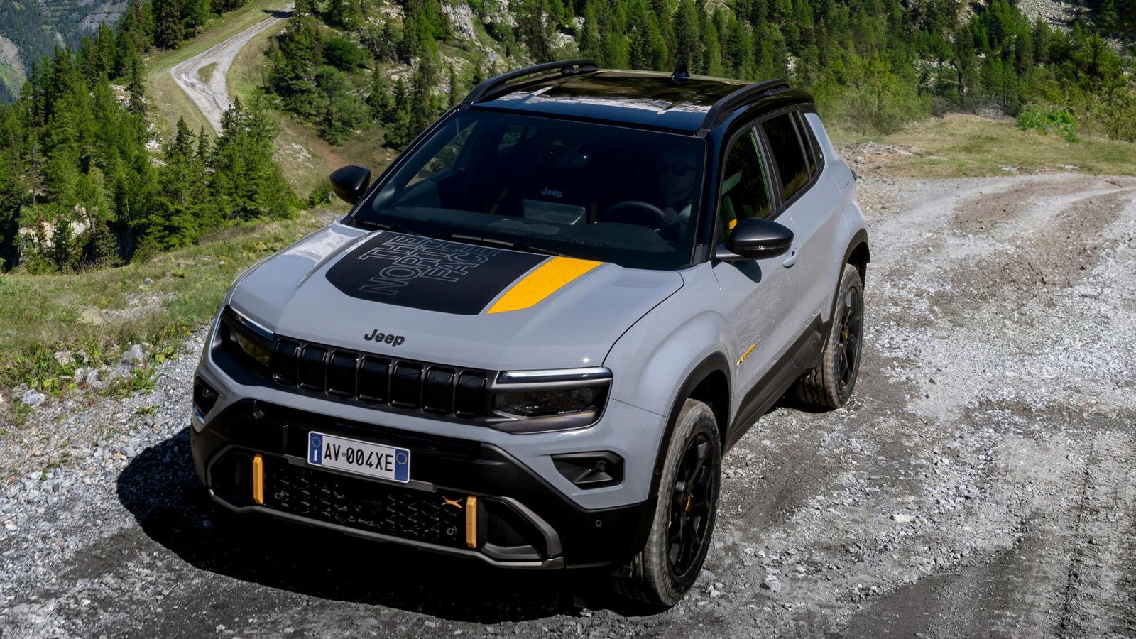 El sistema Selec-Terrain del Avenger 4xe permite elegir entre un distintos modos de conducción: Auto, Nieve, Sand & Mud y Sport. El sistema Selec-Terrain del Avenger 4xe permite elegir entre un distintos modos de conducción: Auto, Nieve, Sand & Mud y Sport.