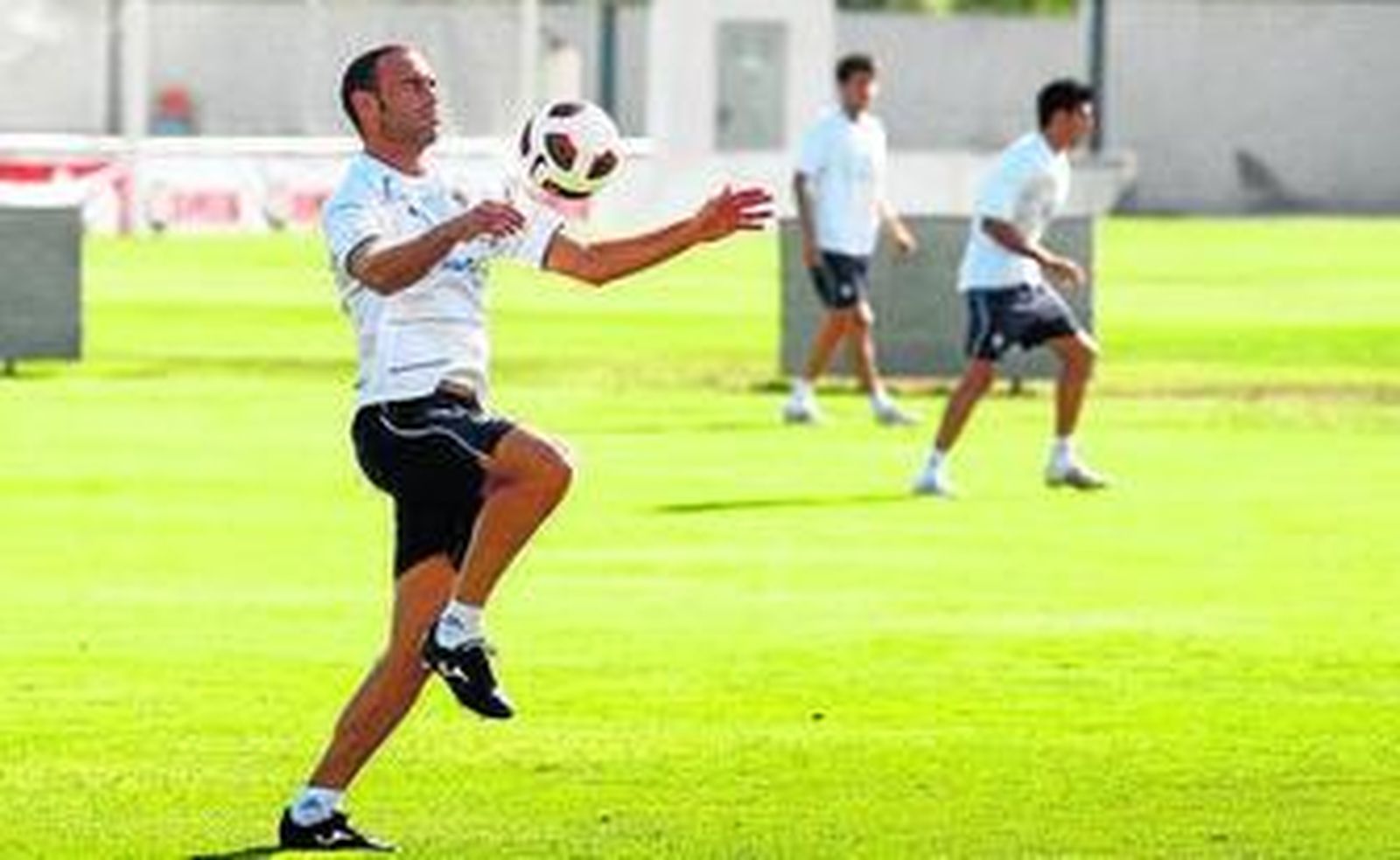 Mora, durante un entrenamiento con el Recreativo.