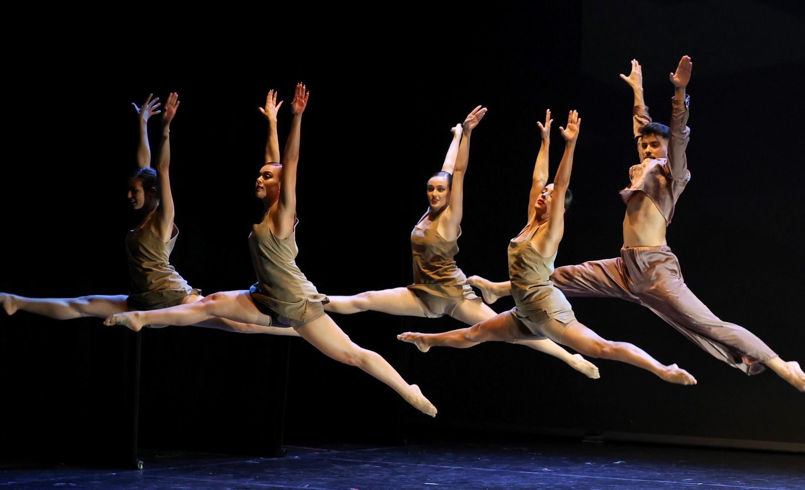 La danza alza el vuelo en el Conservatorio Ángel Pericet de Málaga, en imágenes