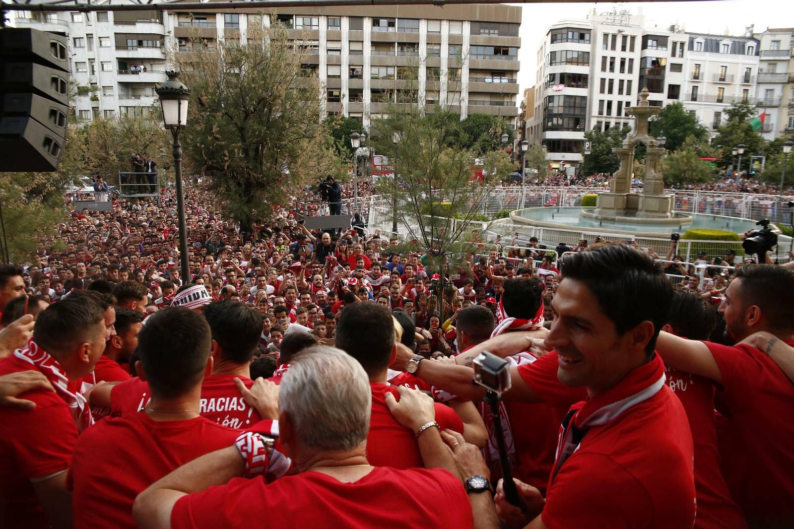 La Fuente de las Batallas, punto de reunión de todo el granadinismo