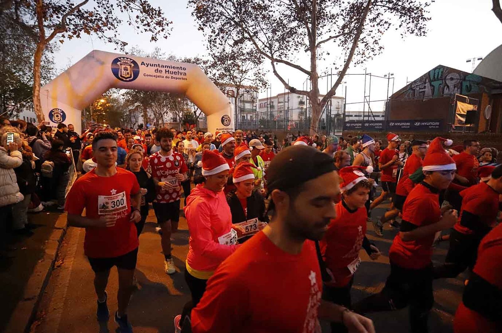 Imágenes de la carrera de San Silvestre en Huelva