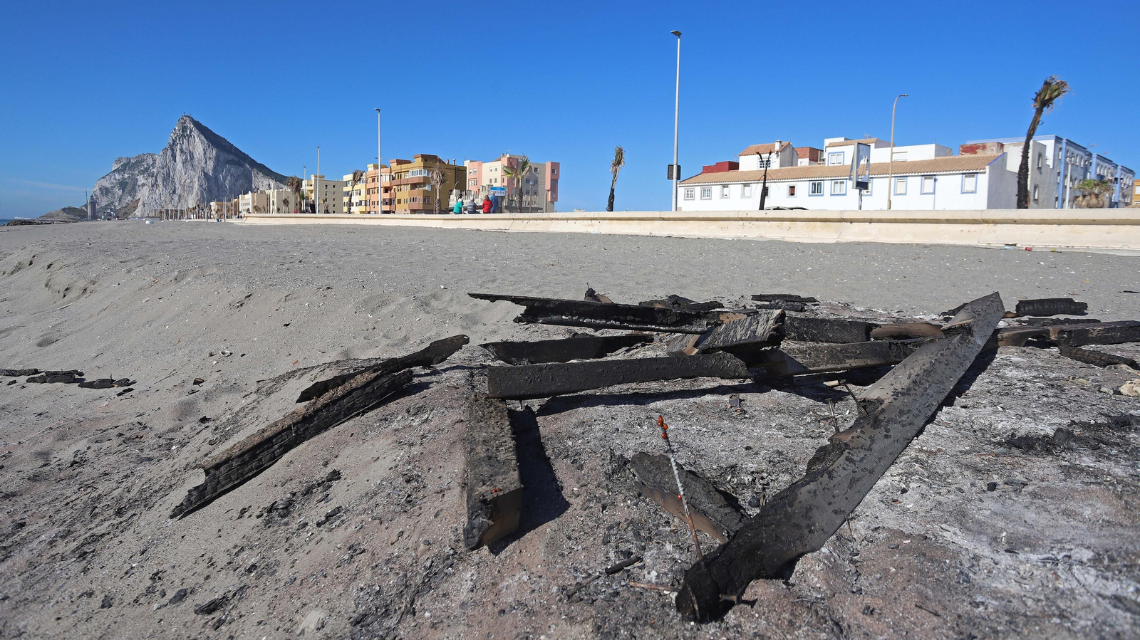 Otra noche de disturbios en La Línea