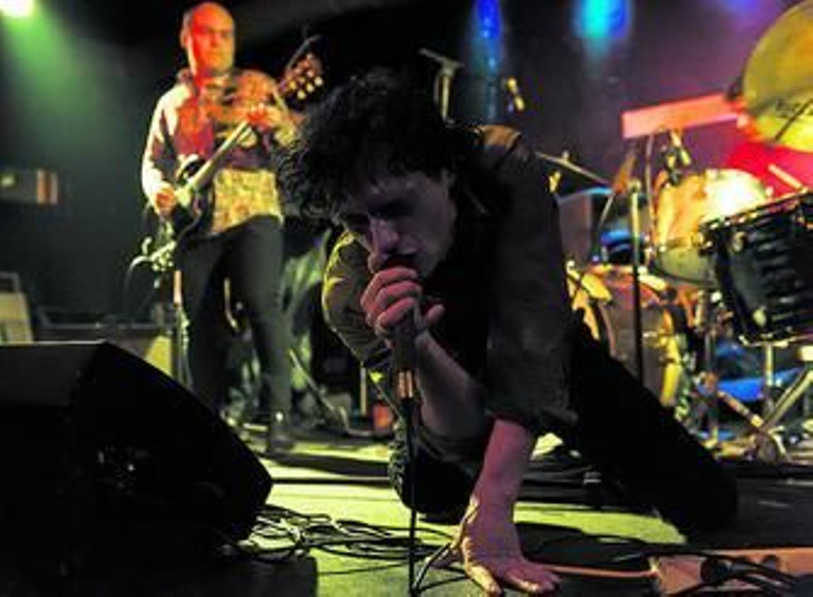 Emilio Rodríguez Cascajosa, en primer término, y Javier Neria, al fondo, durante un concierto de Miraflores.