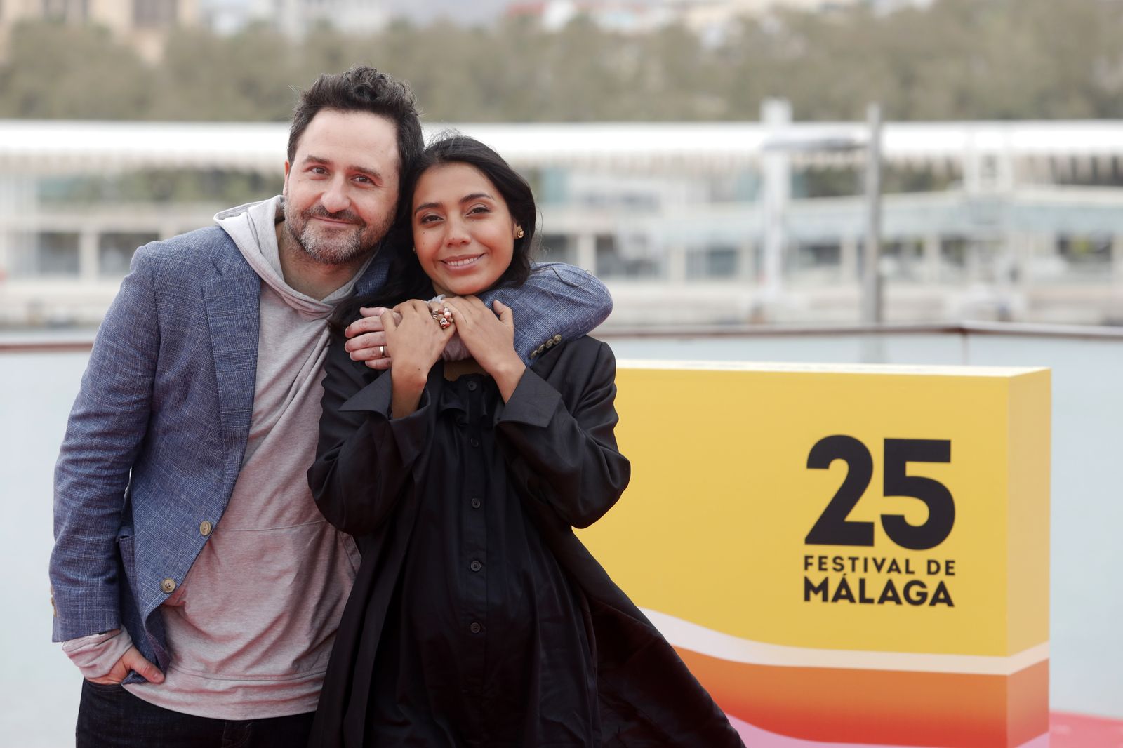 Justin Lerner junta a la actriz Karen Martínez en el Festival de Málaga.
