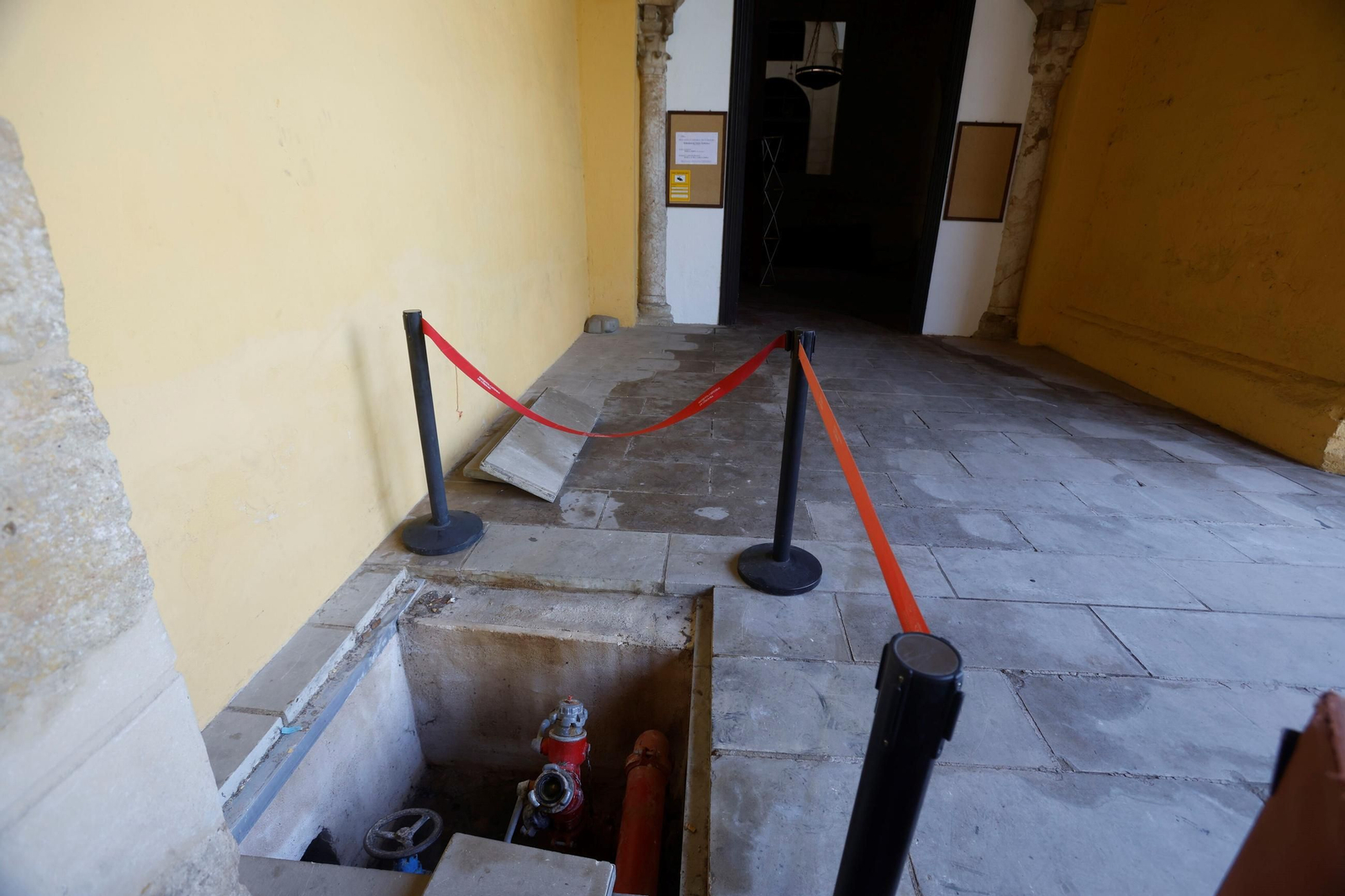 Los trabajos en la Mezquita-Catedral para supervisisar y evaluar los daños, en fotos