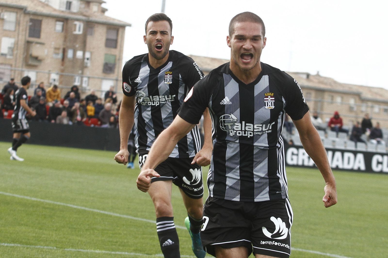 Jovanovic celebra uno de los tres goles que anotó con el Cartagena, ante el Recreativo Granada.