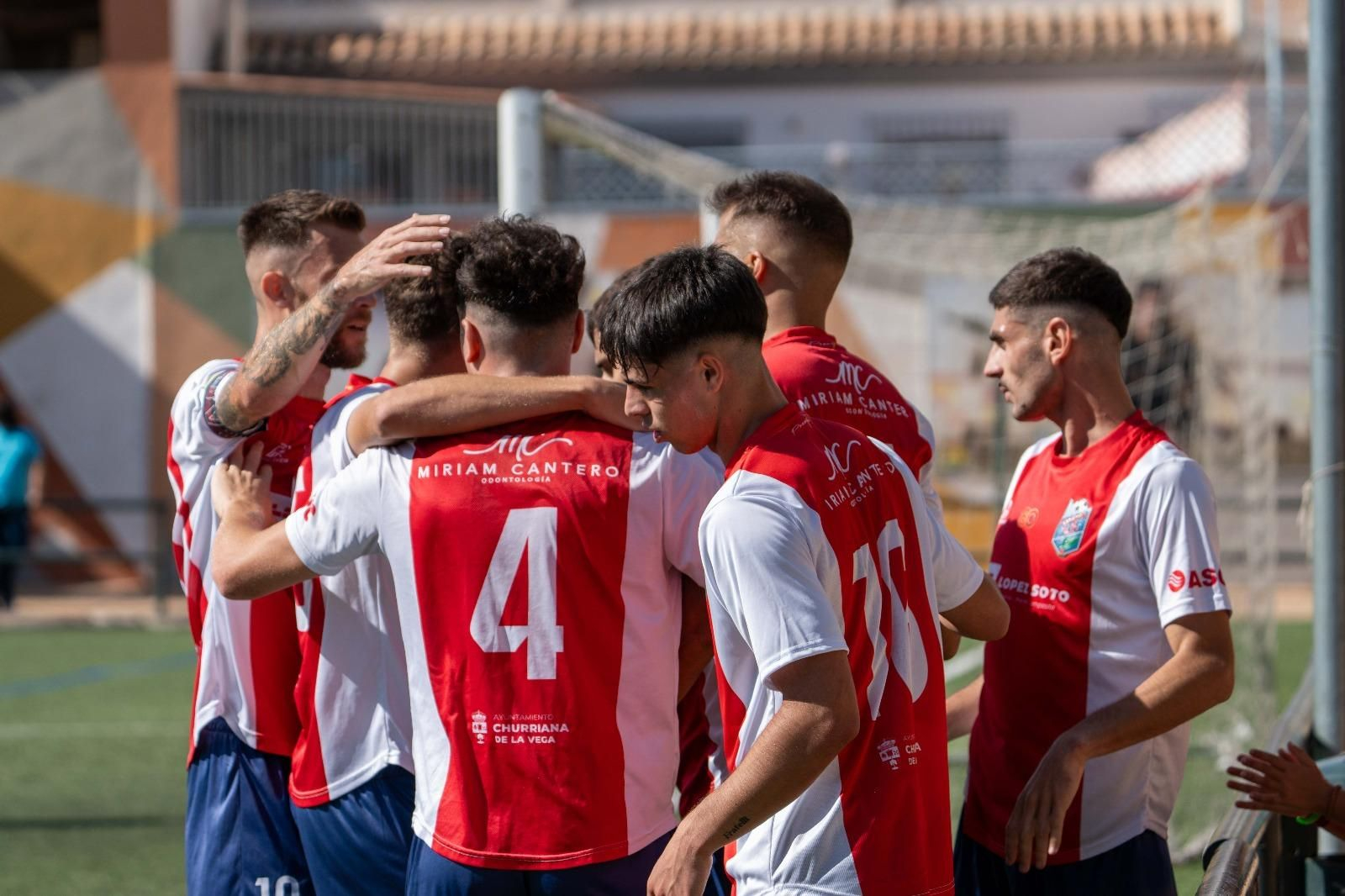 La plantilla del Churriana celebrando uno de los goles de Nacho Buil.