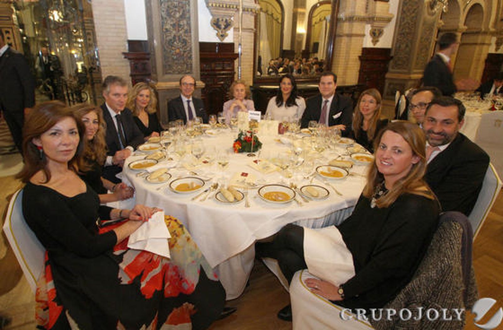 Rosa Rufino, Marta Campos, Javier Rufino, Carmen Rufino, Luis M. González, Margarita Moya, Lourdes Moreno, Juan Moya, María del Mar Díez, Federico Joly, Diego Joly y Ángela Benavente./ Antonio Pizarro/Juan Carlos Vázquez/ Juan Carlos Muñoz/Belén Vargas