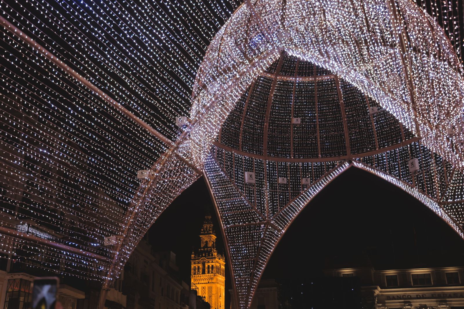 La catedral de luces de Sevilla, en imágenes