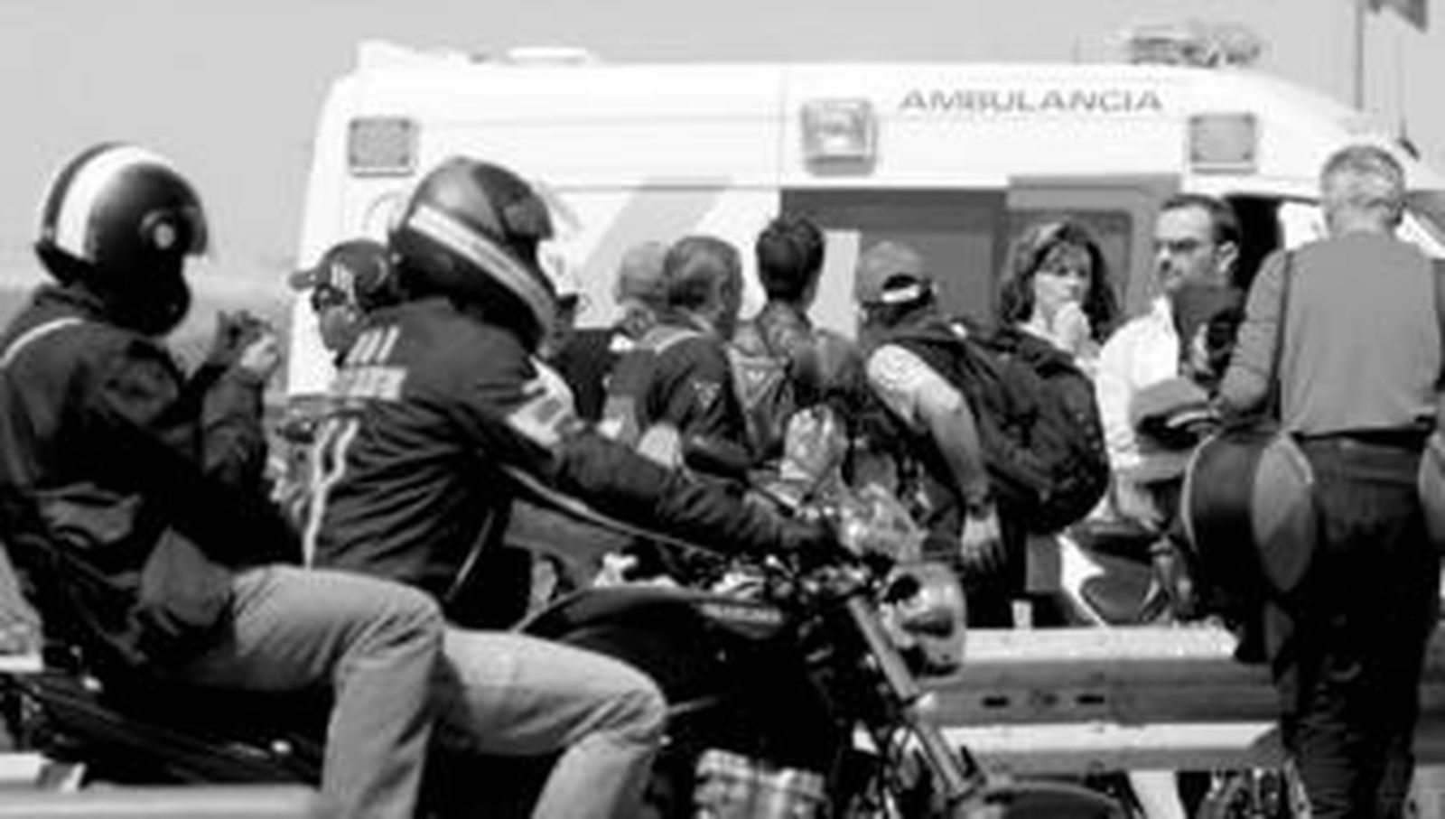 El 061 se dispone a actuar en la salida del circuito tras las carreras de ayer.