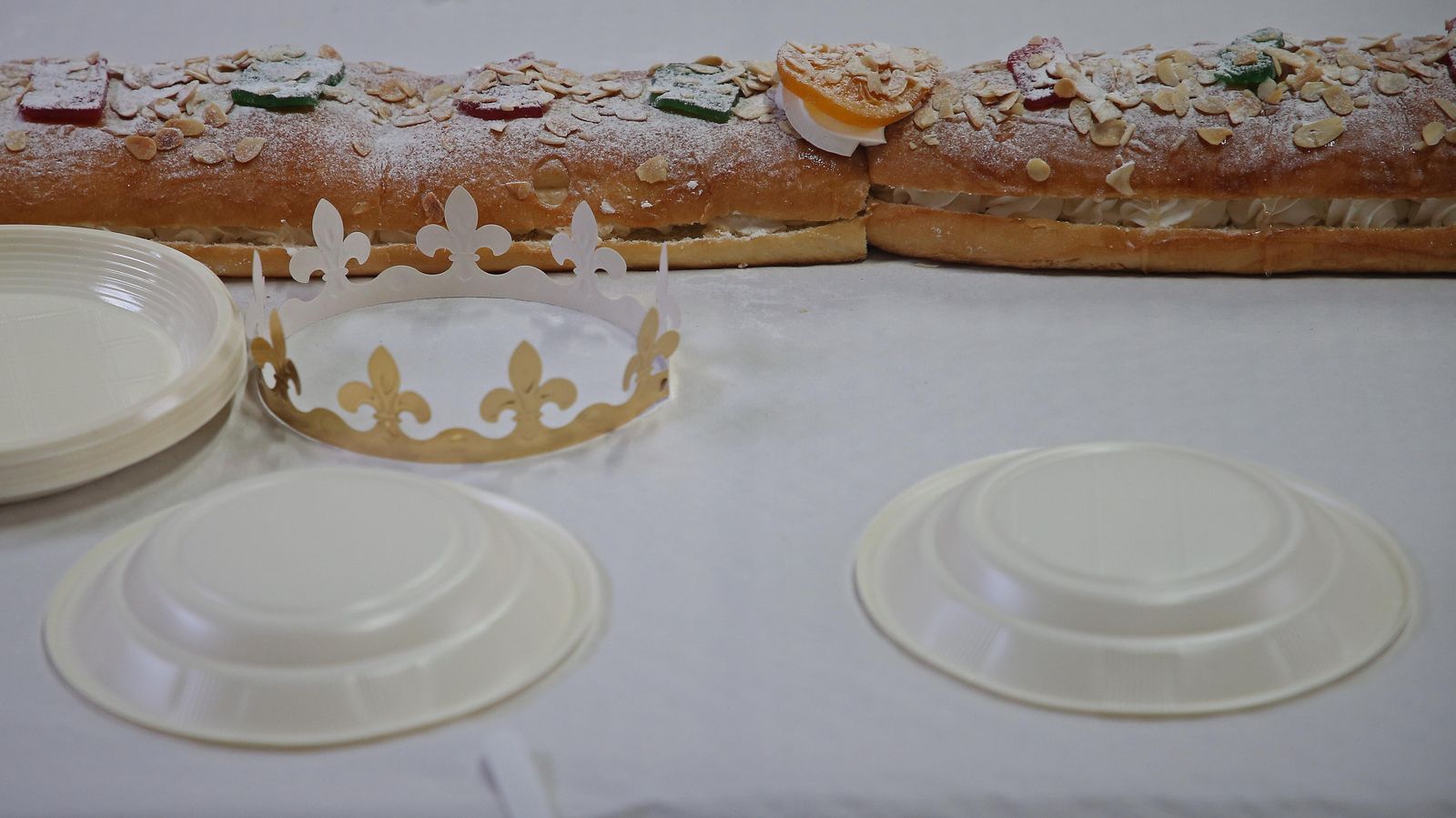 Fotos del II Roscón de Reyes gigante en Algeciras