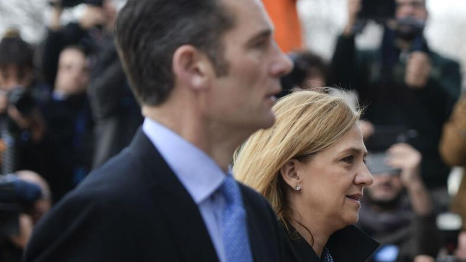 Iñaki Urdangarin y la infanta Cristina, llegando a uno de los juicios por el 'Caso Nóos', juntos. Iñaki Urdangarin y la infanta Cristina, llegando a uno de los juicios por el 'Caso Nóos', juntos.