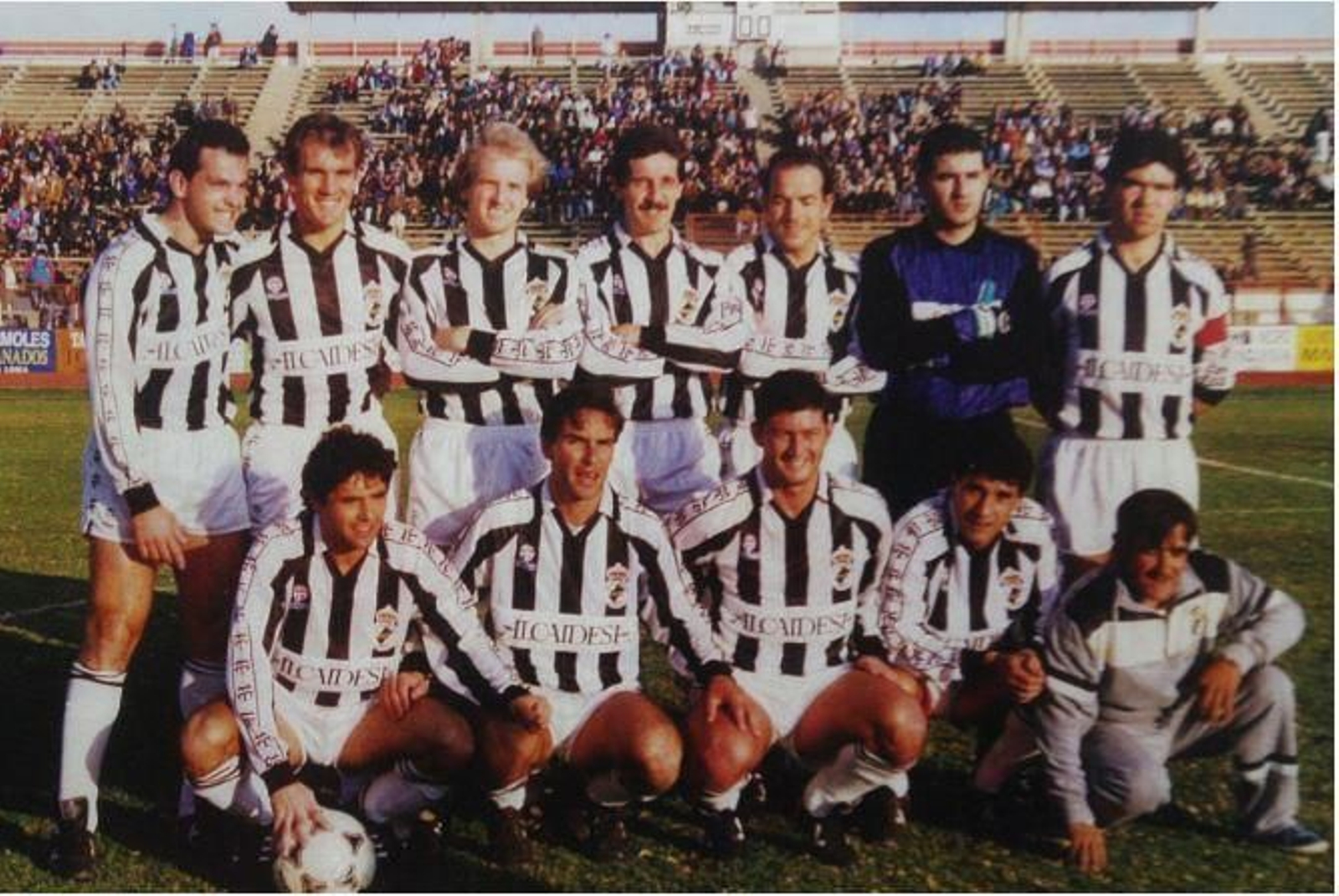Feliciano, de pie, segundo por la izquierda, en una formación de la 1991-92 Feliciano, de pie, segundo por la izquierda, en una formación de la 1991-92