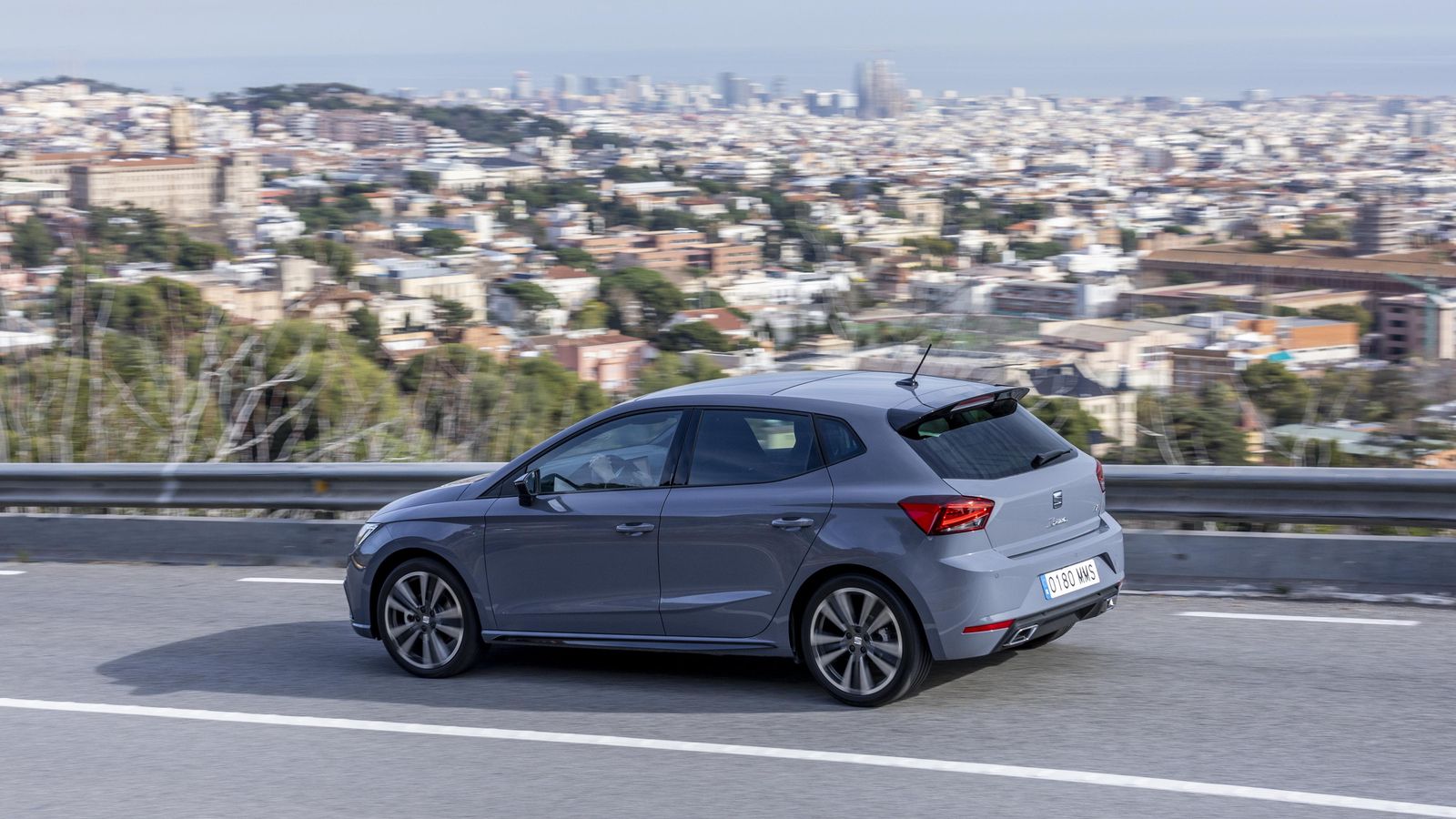 De su equipamiento forman parte sistemas como el reconocimiento de señales, asistente de velocidad inteligente, alerta de cansancio o sensores de aparcamiento posteriores.