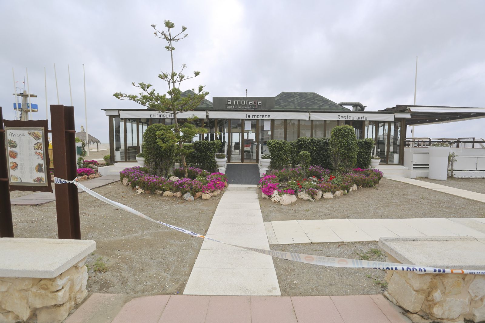 Playas cerradas en Torremolinos, la imagen del coronavirus en Málaga