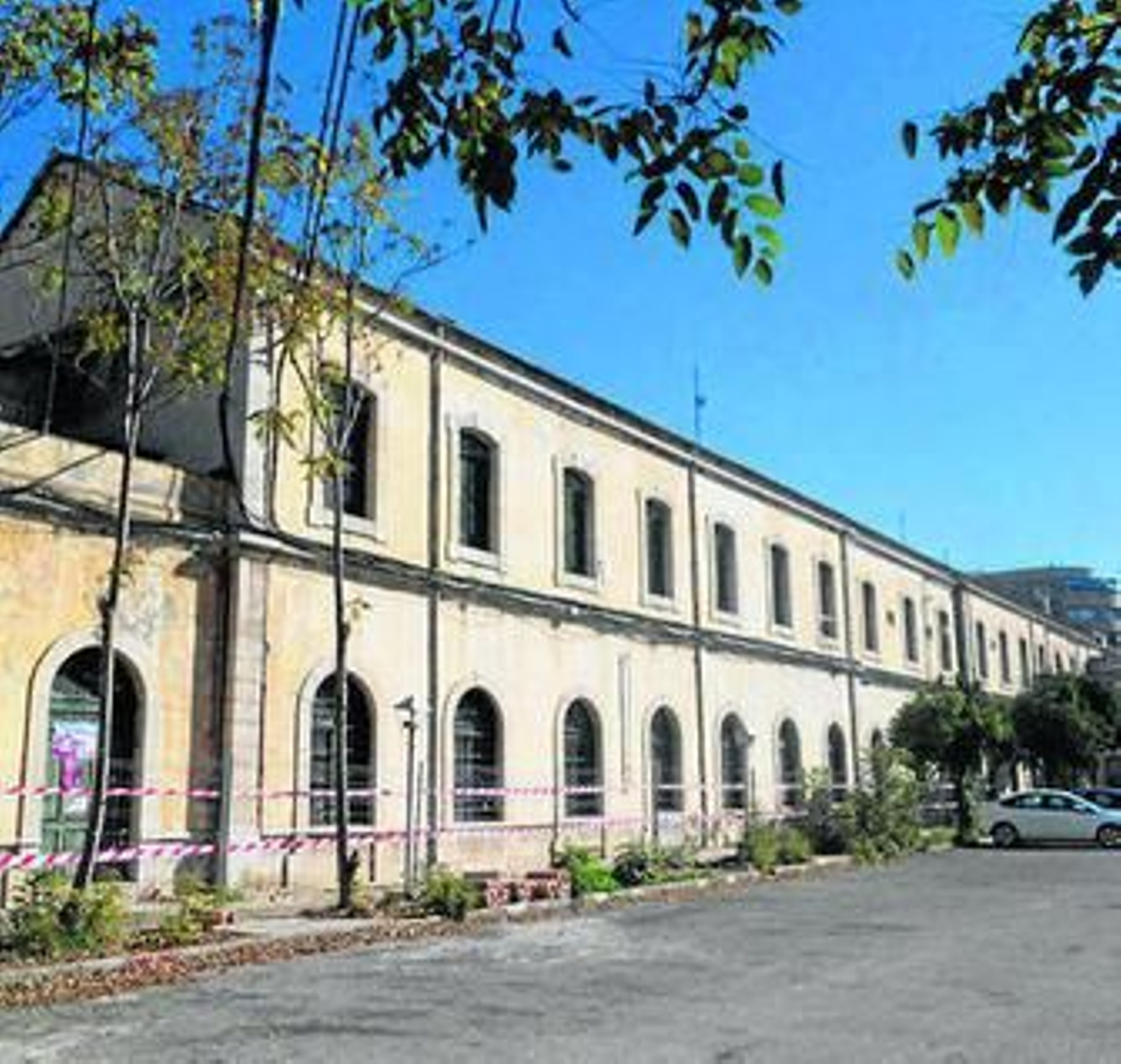 Los talleres de Renfe están situados en Villarejo. Los talleres de Renfe están situados en Villarejo.