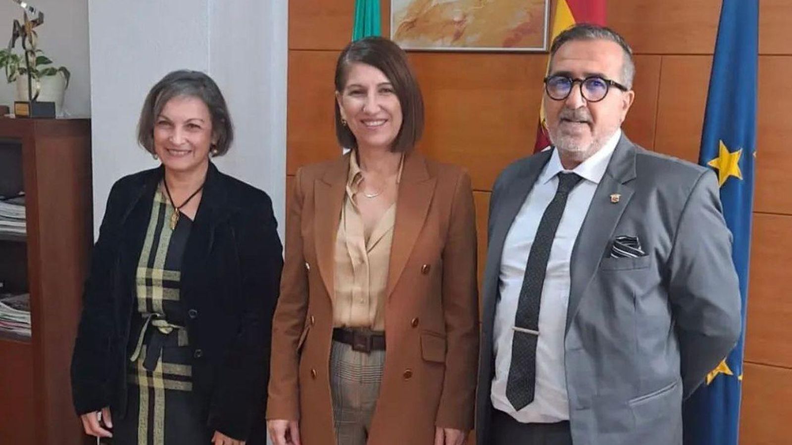 Teresa Herrera, la delegada de Turismo y Cultura, y Pedro Rodríguez, coordinador del Encuentro Iberoamericano de Turismo. Teresa Herrera, la delegada de Turismo y Cultura, y Pedro Rodríguez, coordinador del Encuentro Iberoamericano de Turismo.