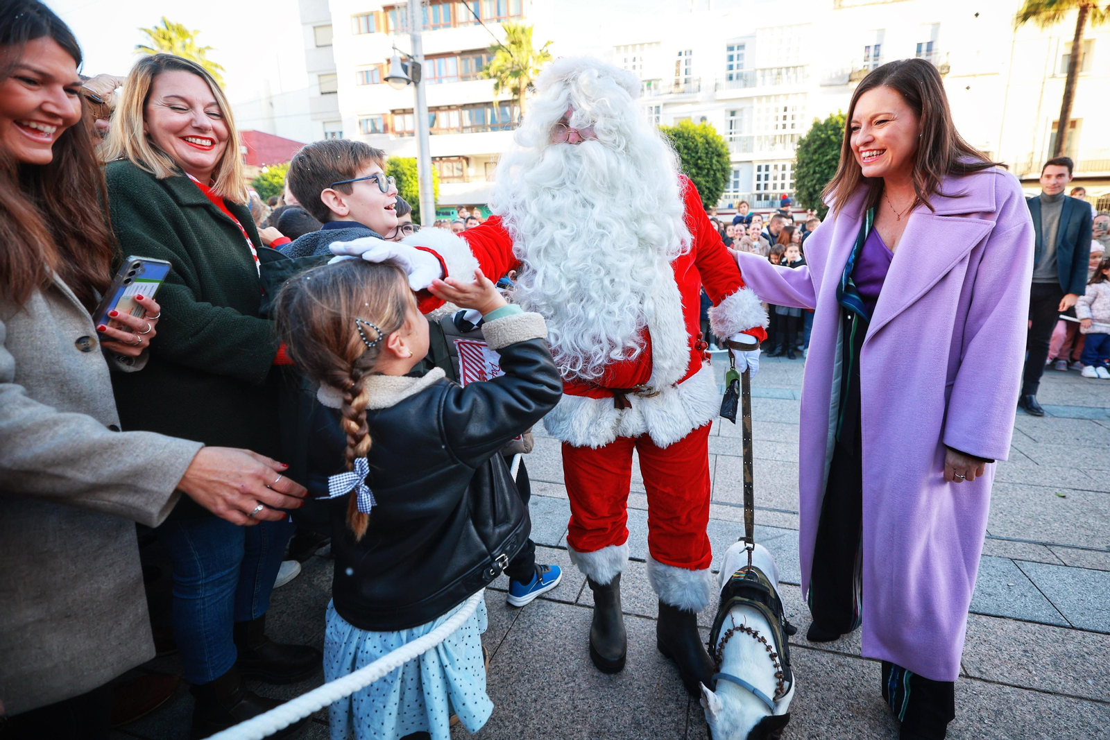 Papa Noel abre su casa en San Fernando: las imágenes de la inauguración y los horarios para visitarlo