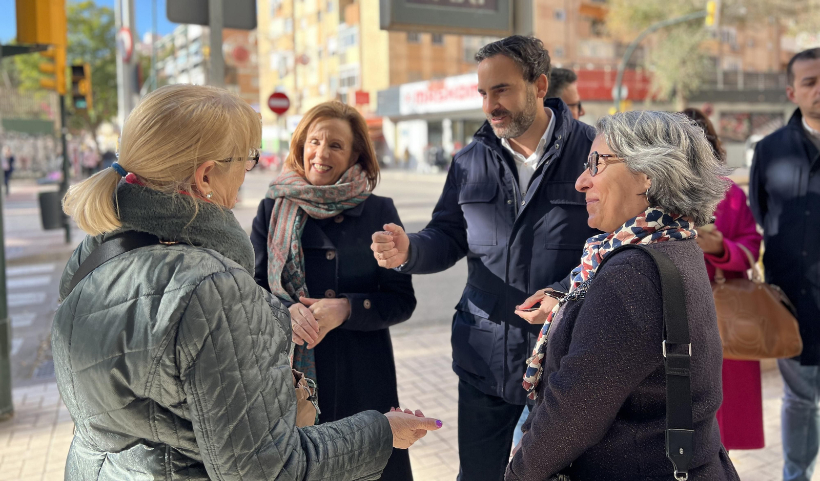 Daniel Pérez junto a las concejalas Begoña Medina y Carmen Sánchez. Daniel Pérez junto a las concejalas Begoña Medina y Carmen Sánchez.
