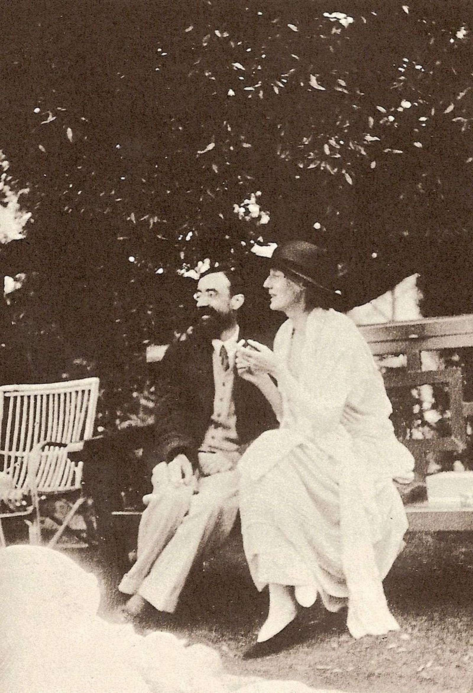 Lytton Strachey junto a  Virginia Woolf