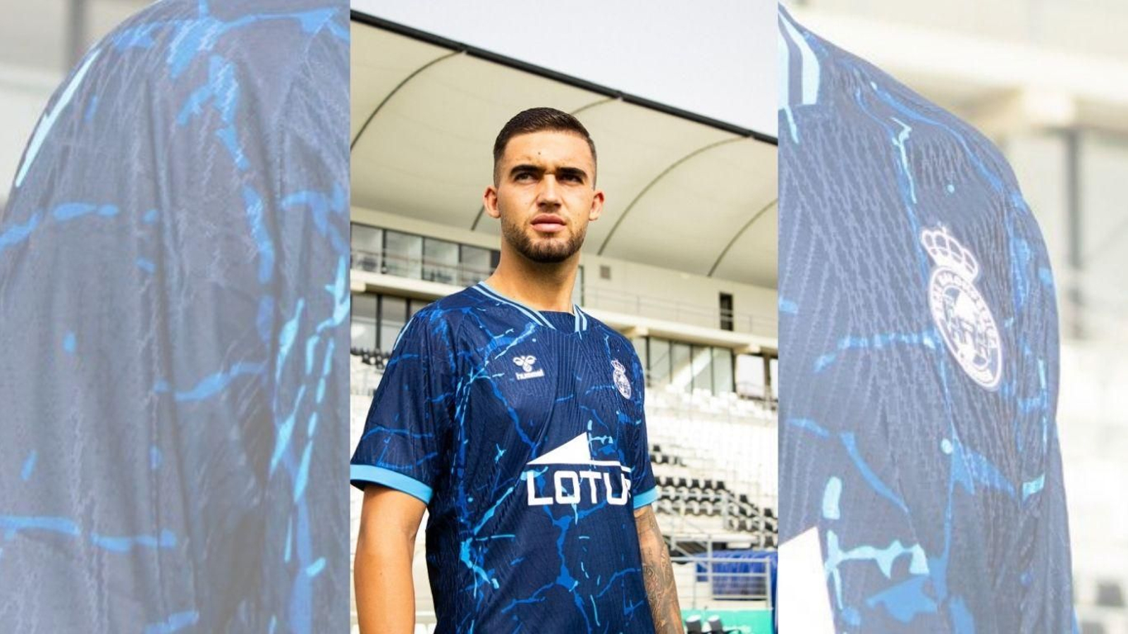 El defensa linense Ismael Martín posa con la segunda equipación.