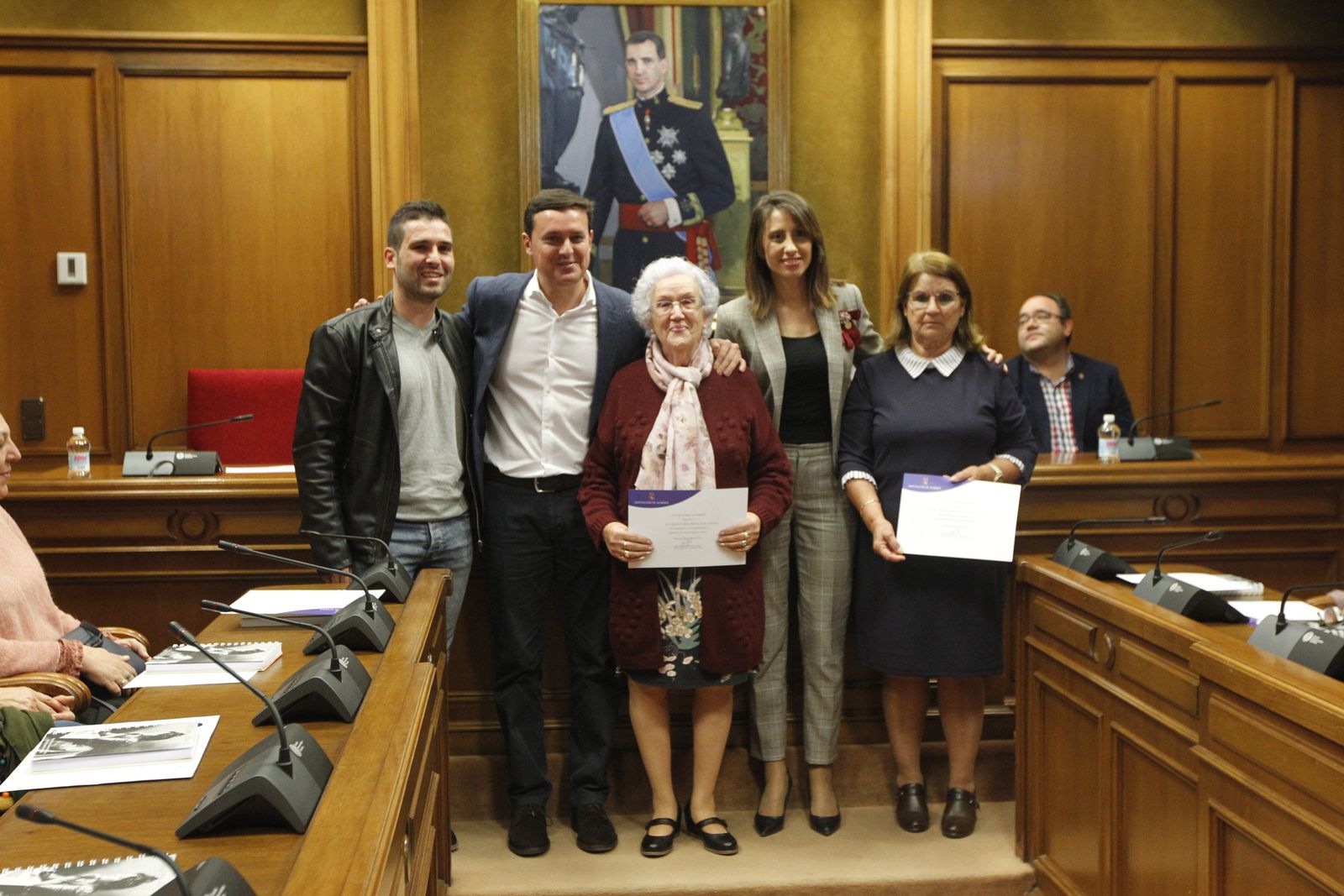 Fotogalería entrega acreditaciones Talleres Carmen de Burgos. Diputación de Almería