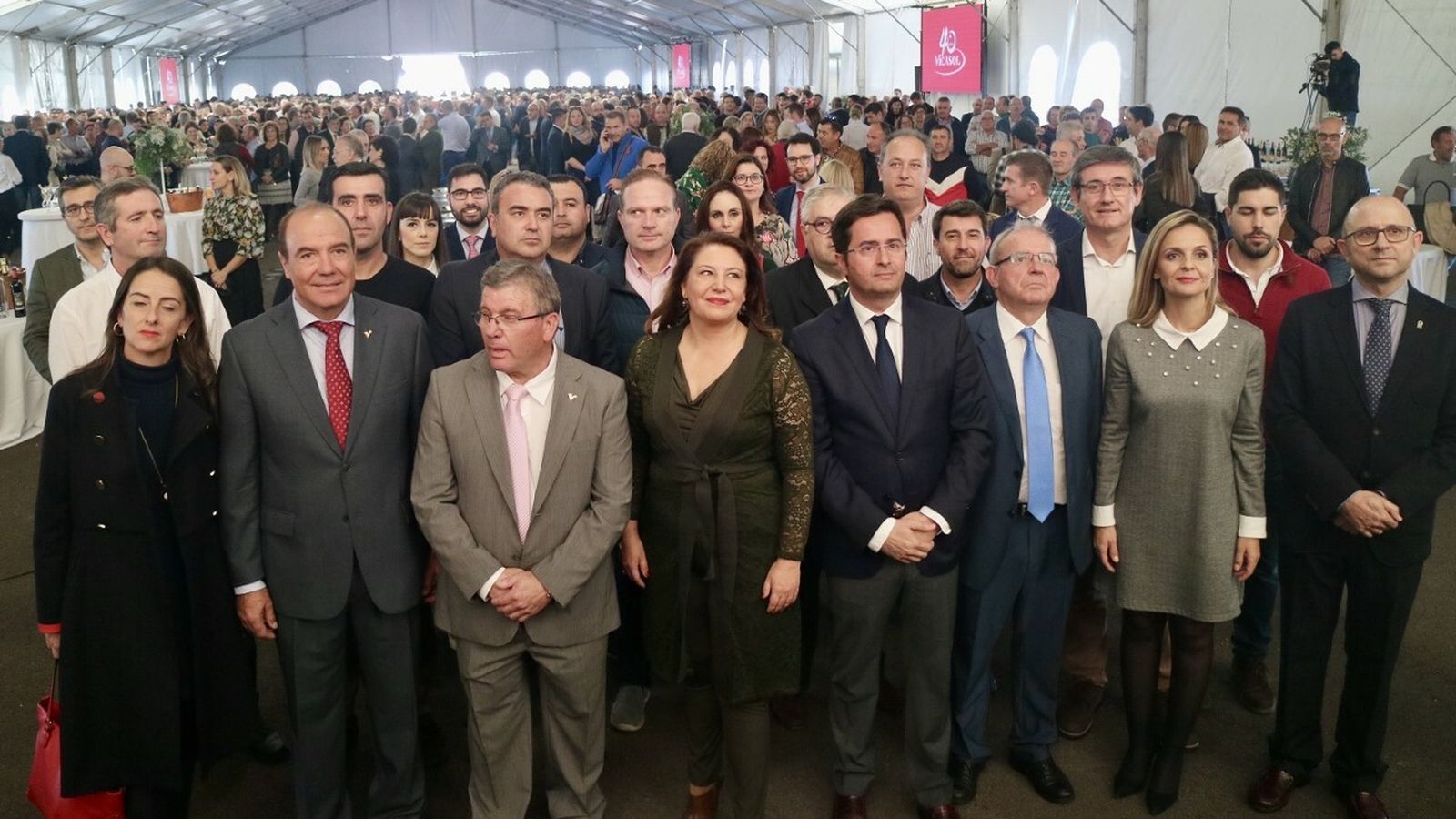 Tras la visita a las instalaciones de Vicasol 3, los socios celebraron la inauguración junto a las autoridades.