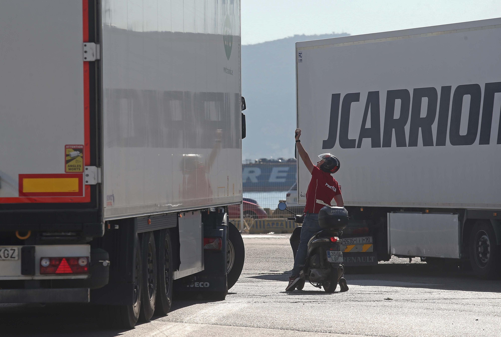 Fotos del colapso de camiones en el Puesto de Control Fronterizo del Puerto de Algeciras