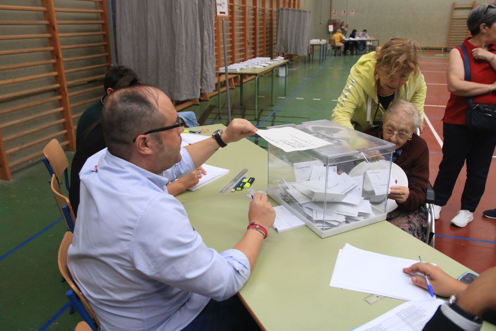 Imágenes de las votaciones en las Elecciones Municipales 2023, en Almería capital