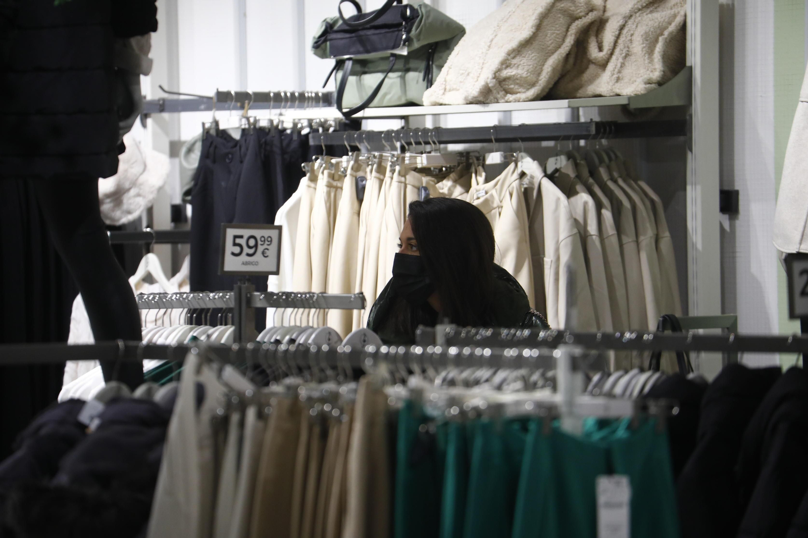 Arranca la jornada de compras navideñas en Córdoba, en imágenes