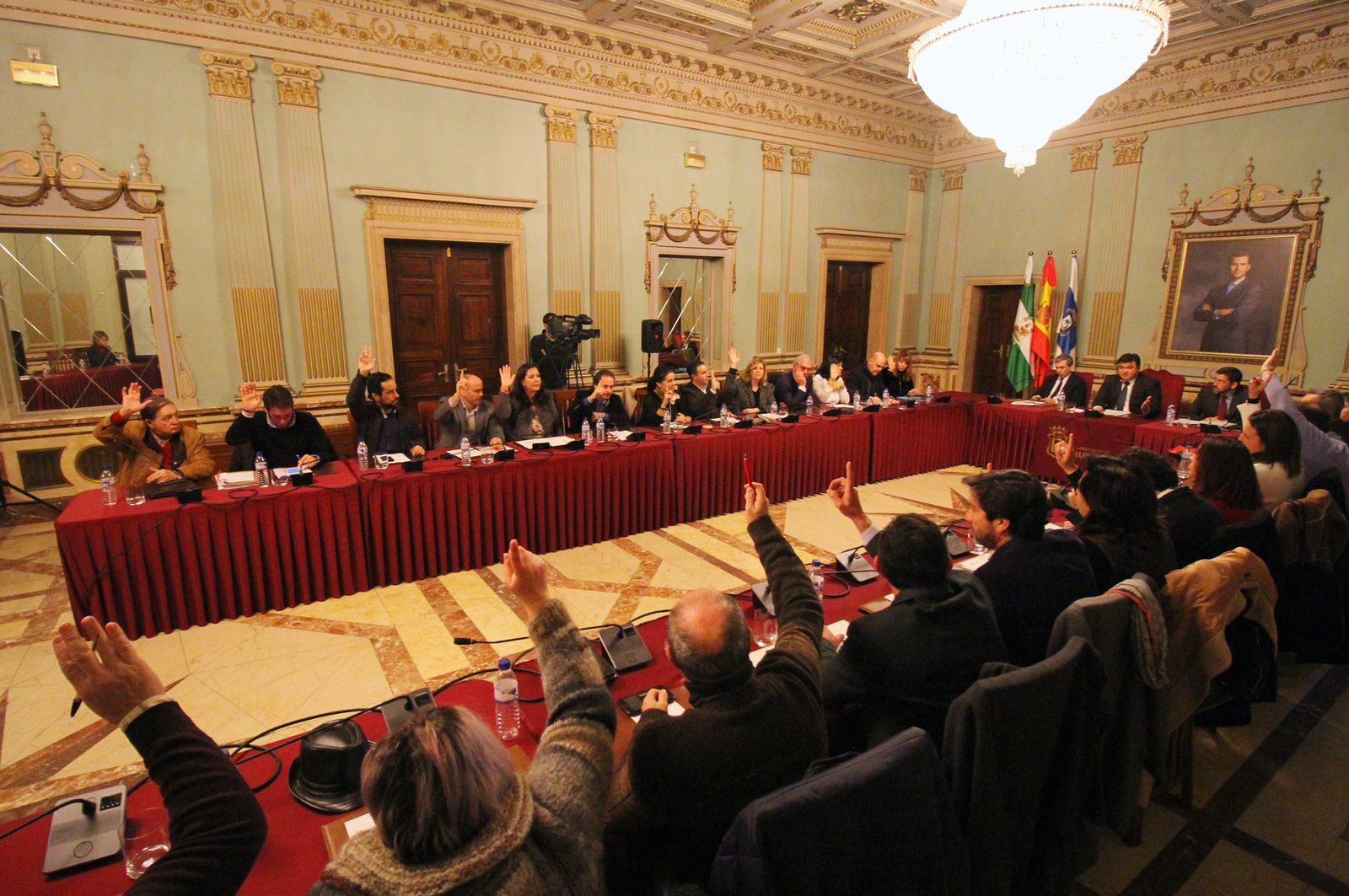 La corporación municipal vota en bloque a favor de congelar el IBI