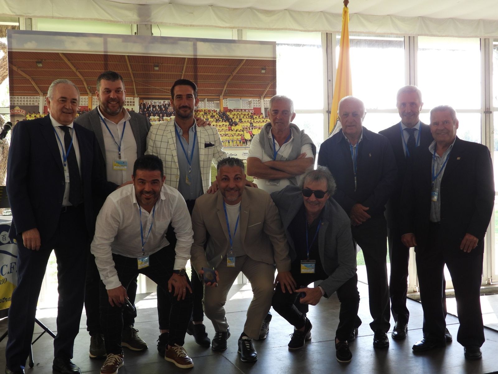 Pablo Blanco, junto a jugadores de Coria que han jugado 100 partidos en Primera División.