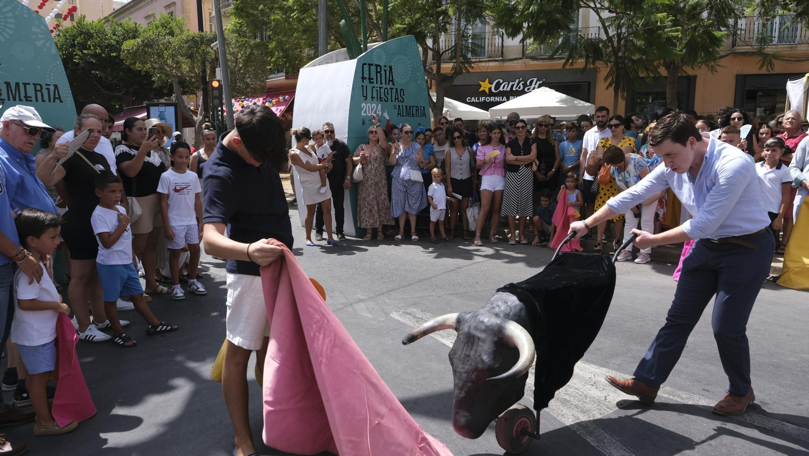 Exhibición de toreo de salón de la Escuela Taurina de Almería, en imágenes