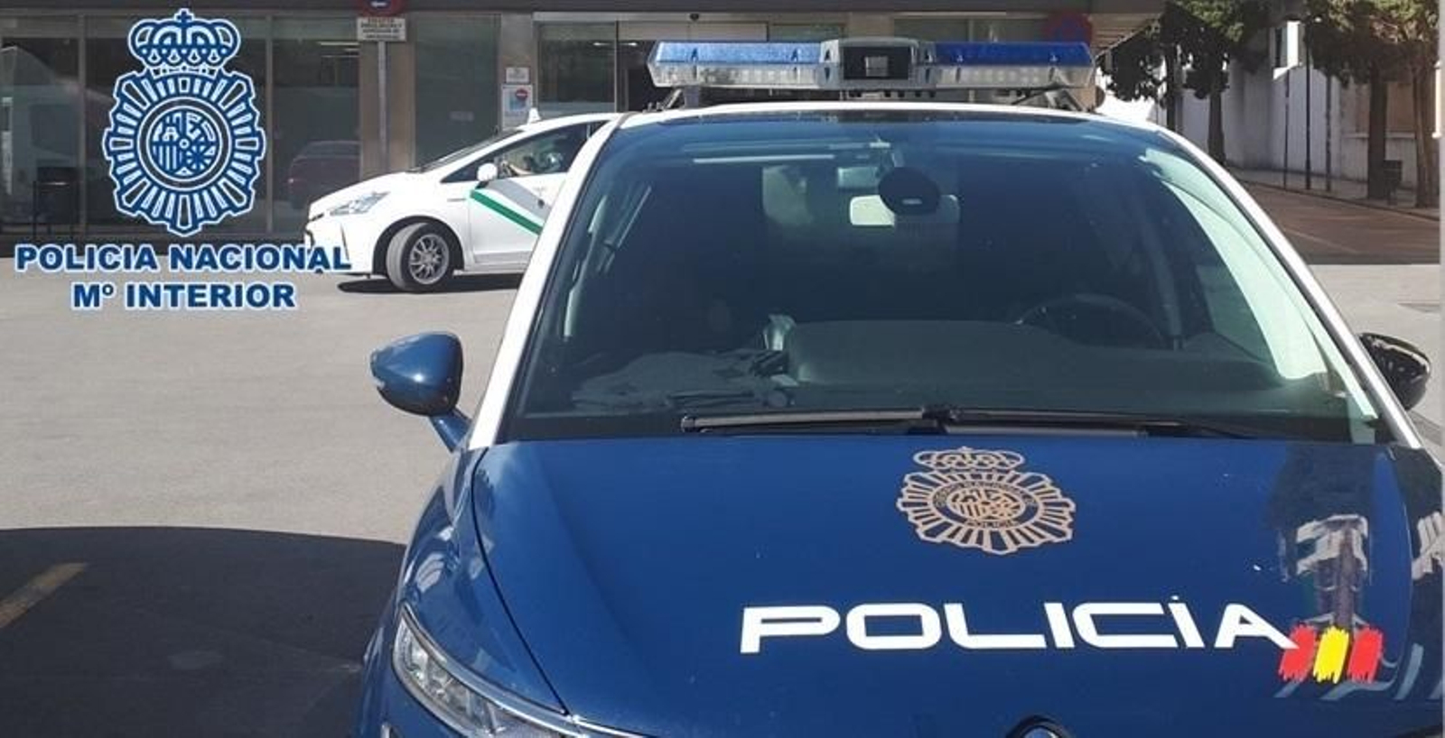 Un coche de la Policía Nacional en Granada.