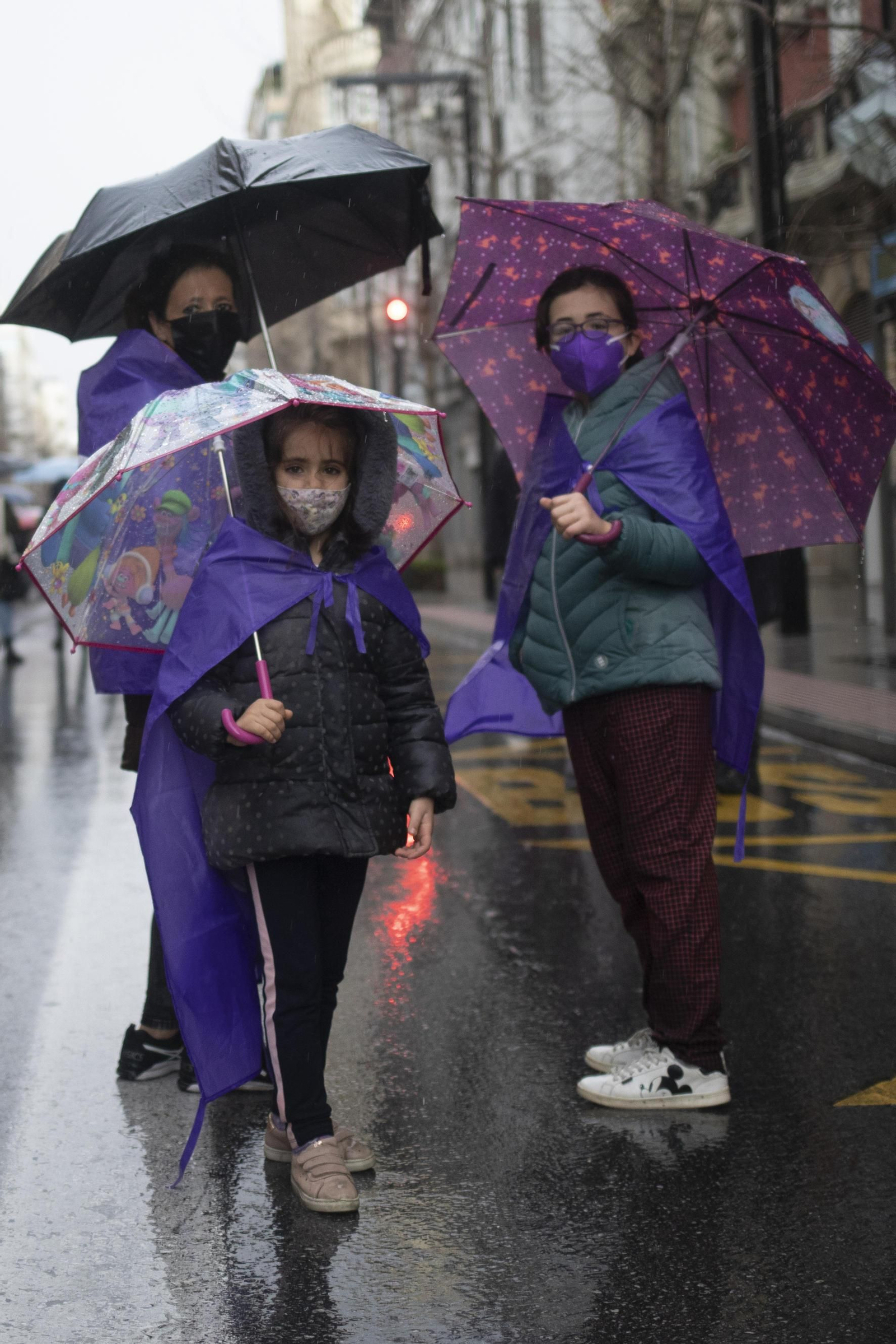 Las mejores imágenes de la manifestación feminista del 8M en Granada este 2021