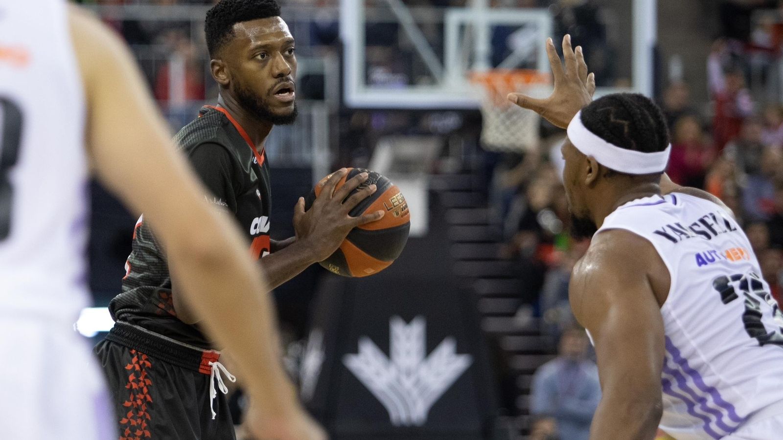 Mike Moore debutó ante el Real Madrid.