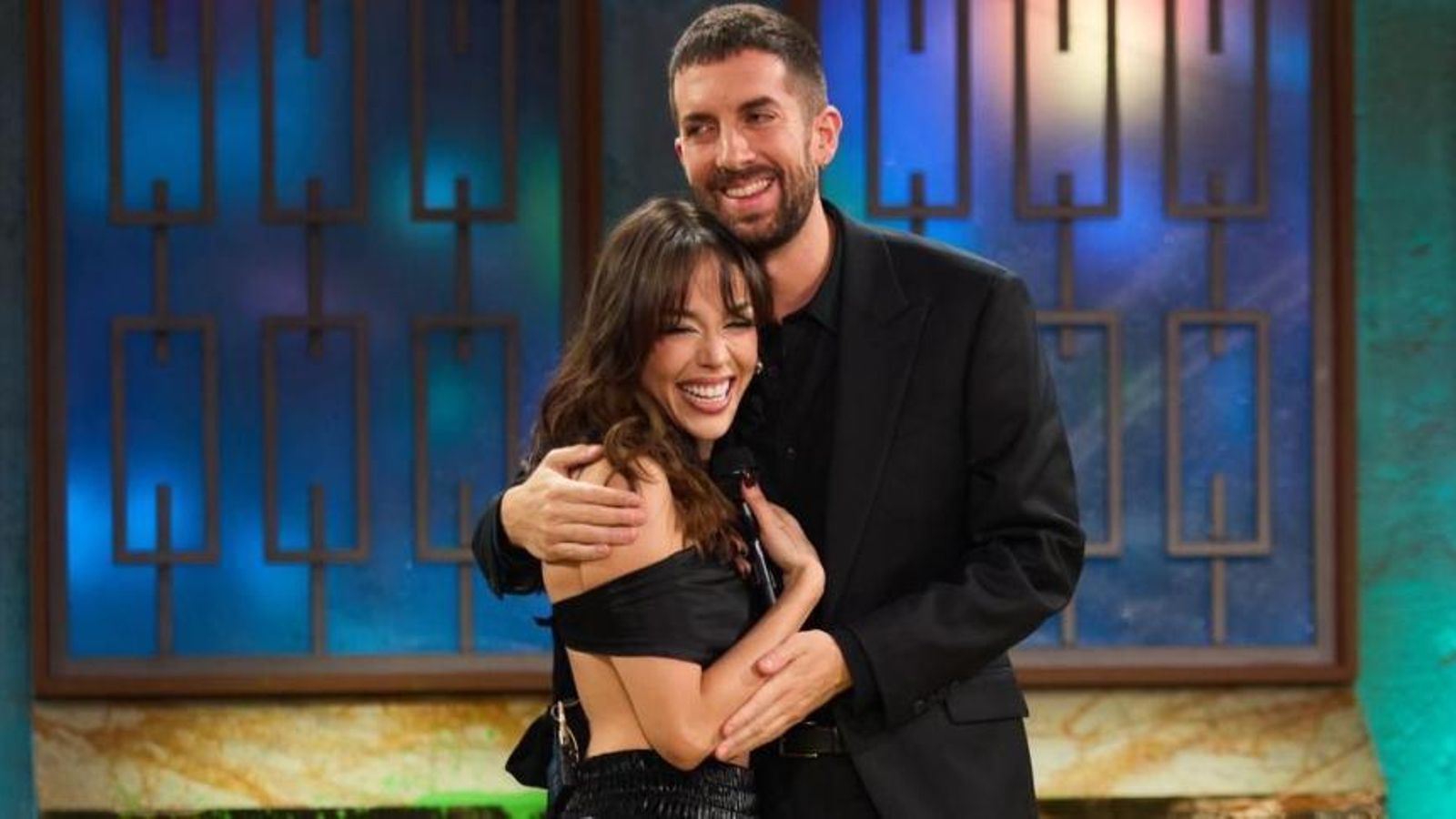 David Broncano con la cantante Danna Paola, que salió malparada tras 'La Revuelta'