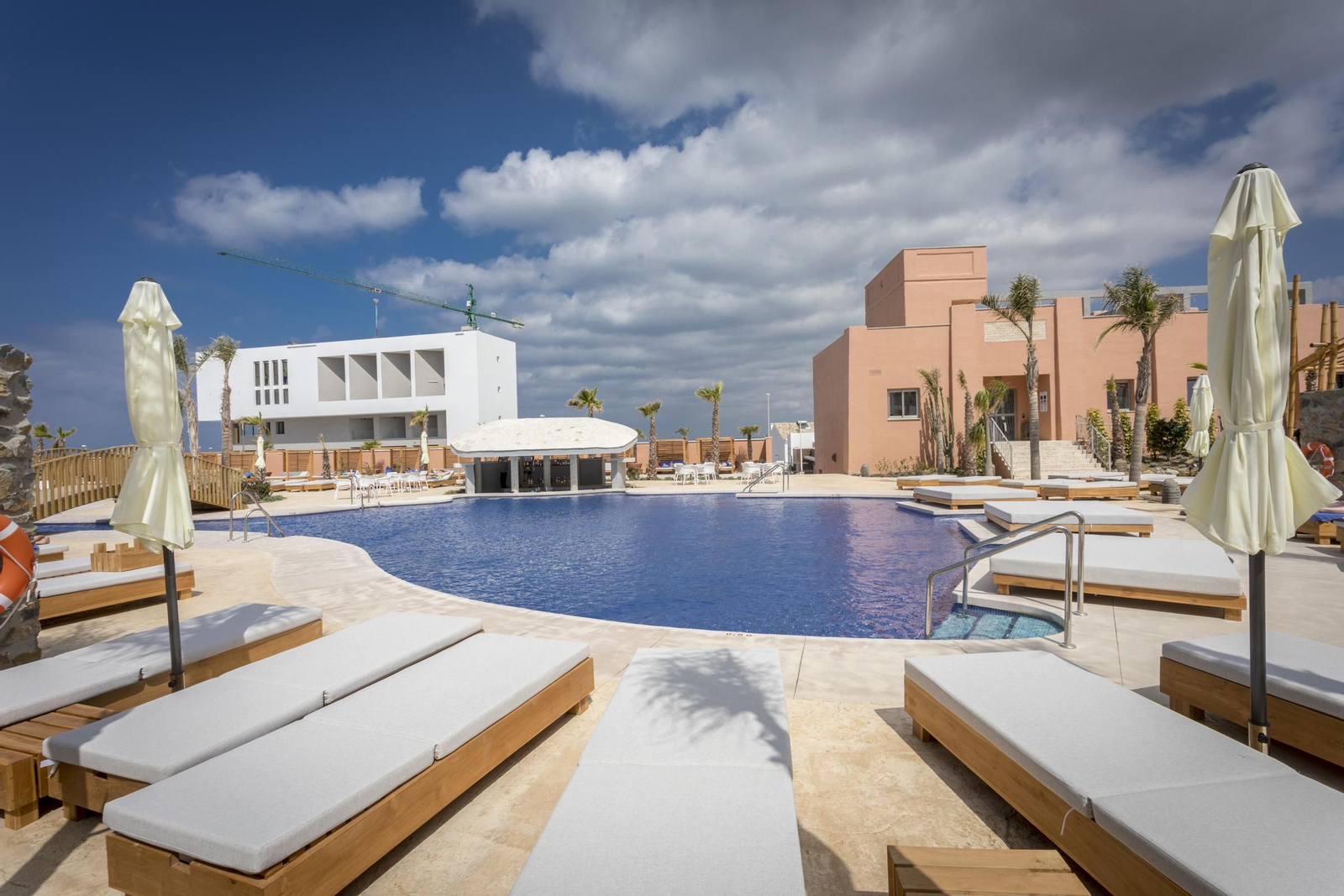 El hotel Zahara Beach & Spa, en imágenes