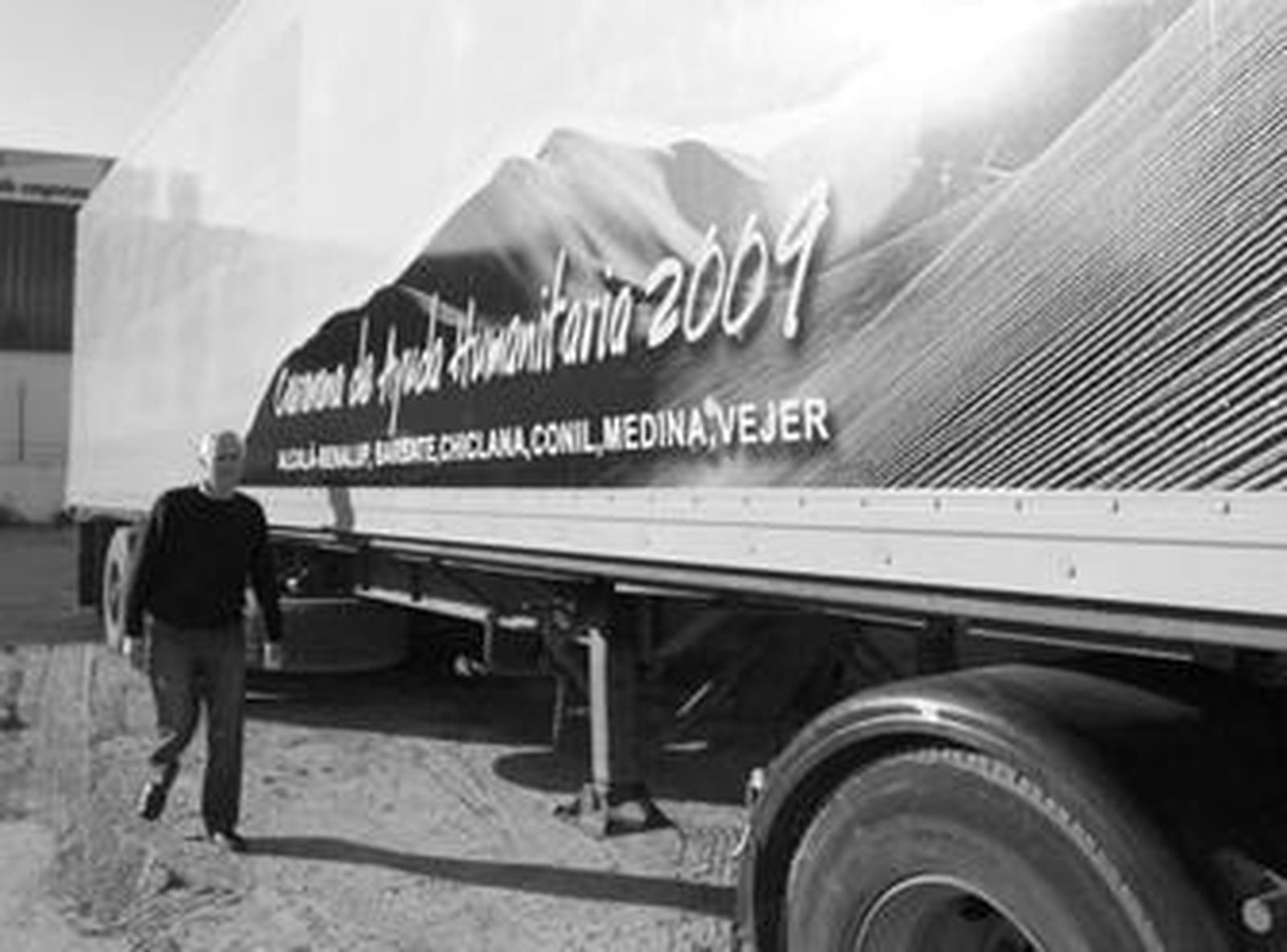 Imagen del trailer que hoy partirá rumbo a los campamentos.