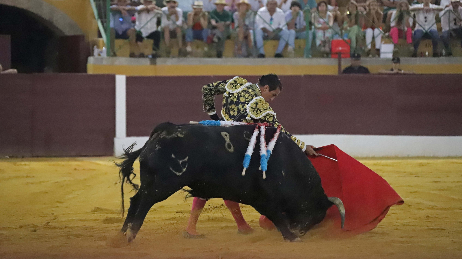 Fotos de la corrida del jueves de la Feria de La Línea: Diego Ventura, José María Manzanares y Roca Rey