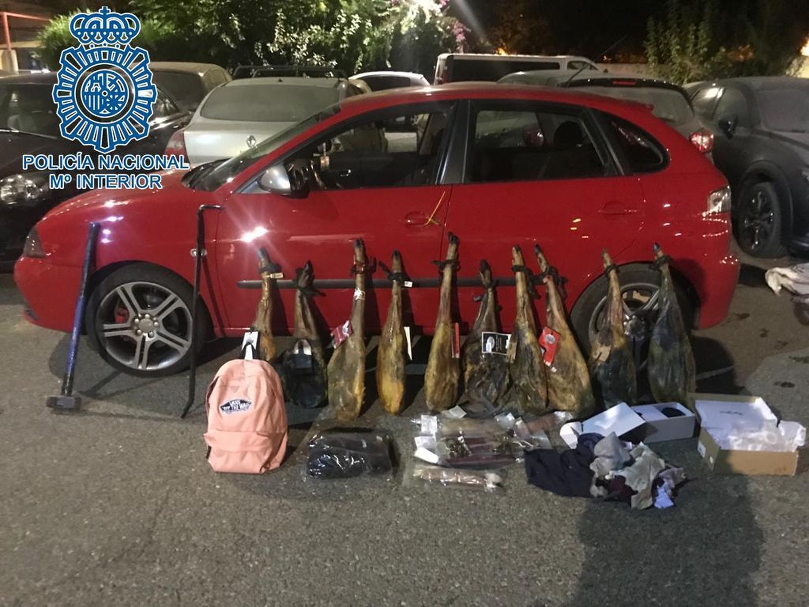 Los efectos intervenidos tras la persecución de los ladrones.