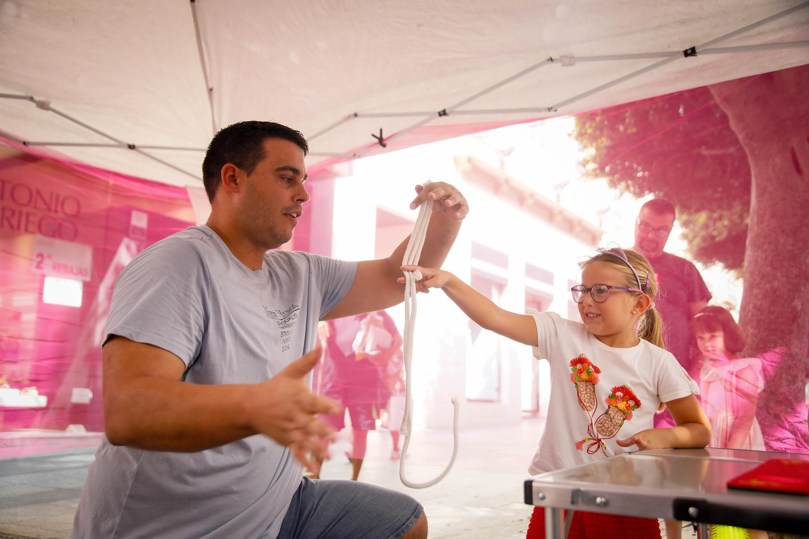 Las mejores imágenes del espectáculo 'Magia en la Calle' en el Paseo de Almería