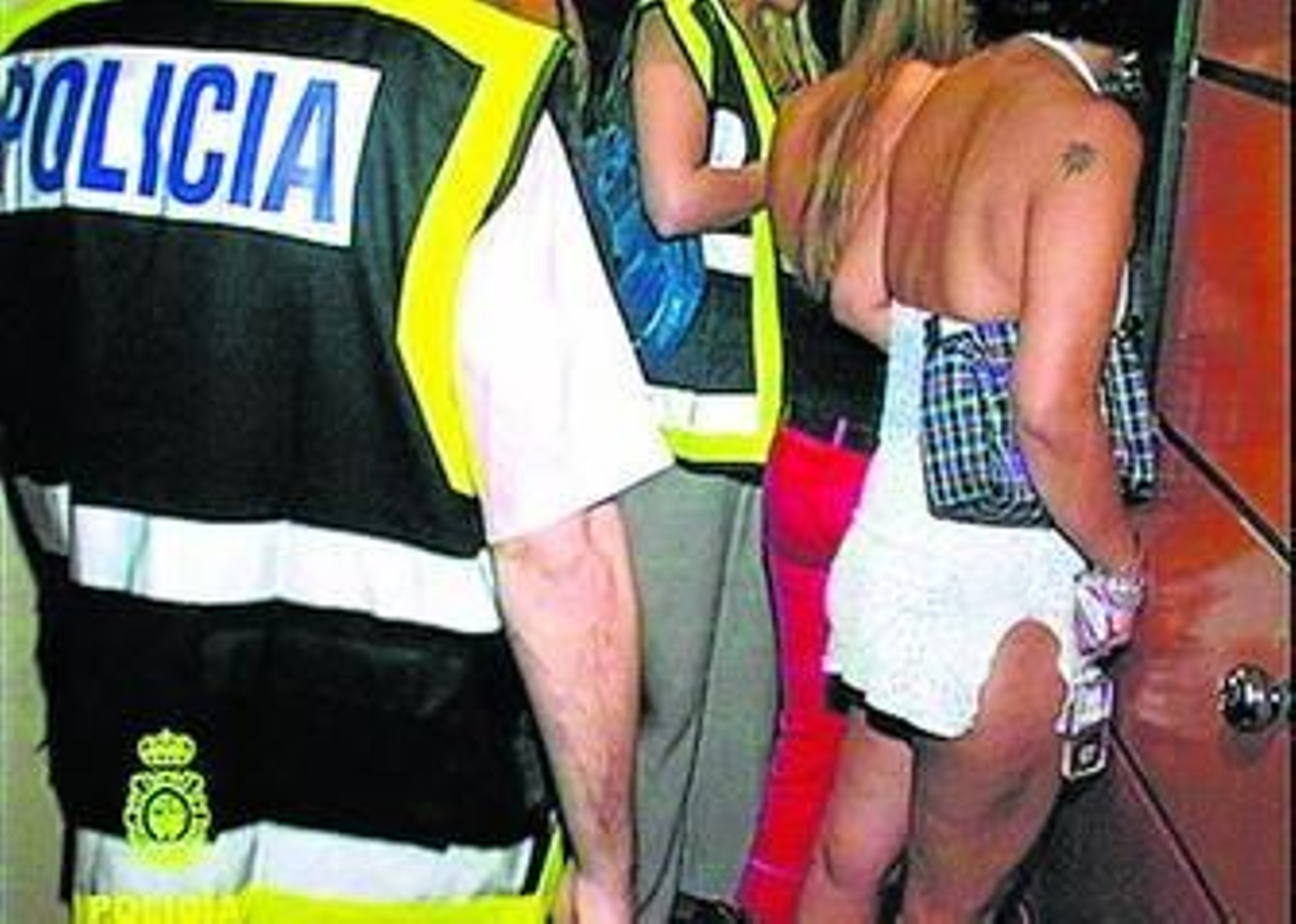 Una redada contra la prostitución en un club de la provincia.