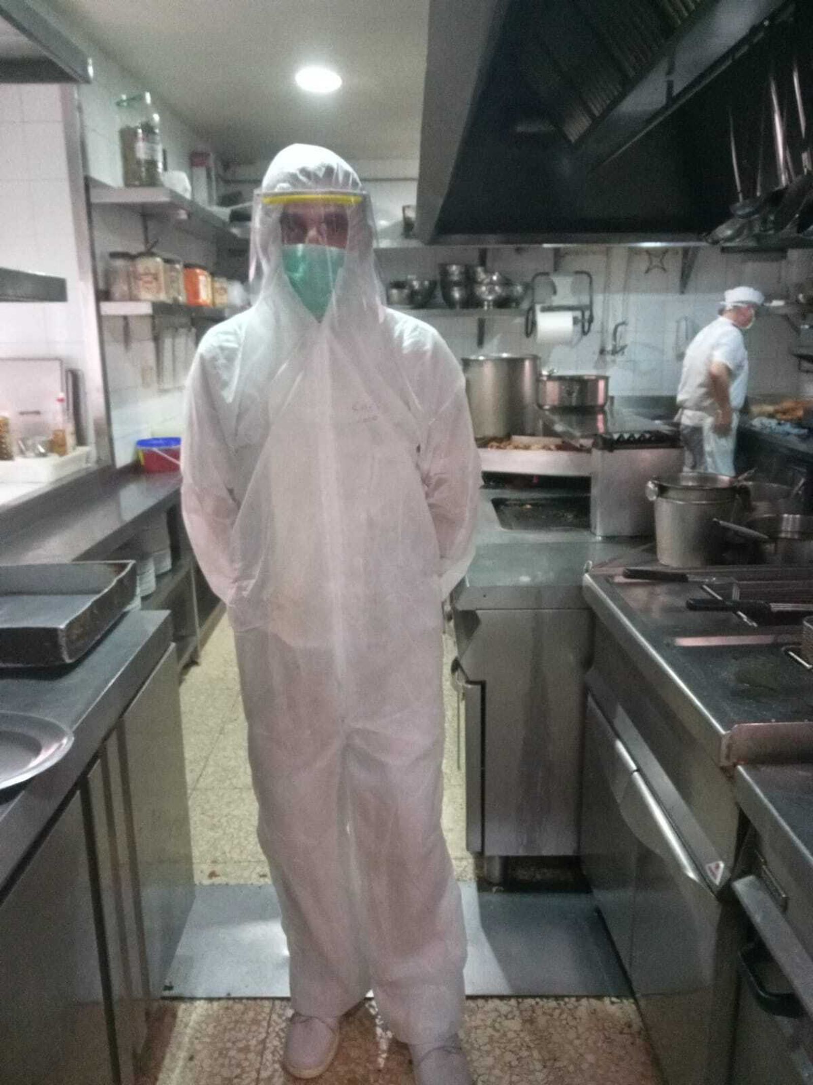José Juan, trabajador de la cafetería, en una imagen durante la pandemia.