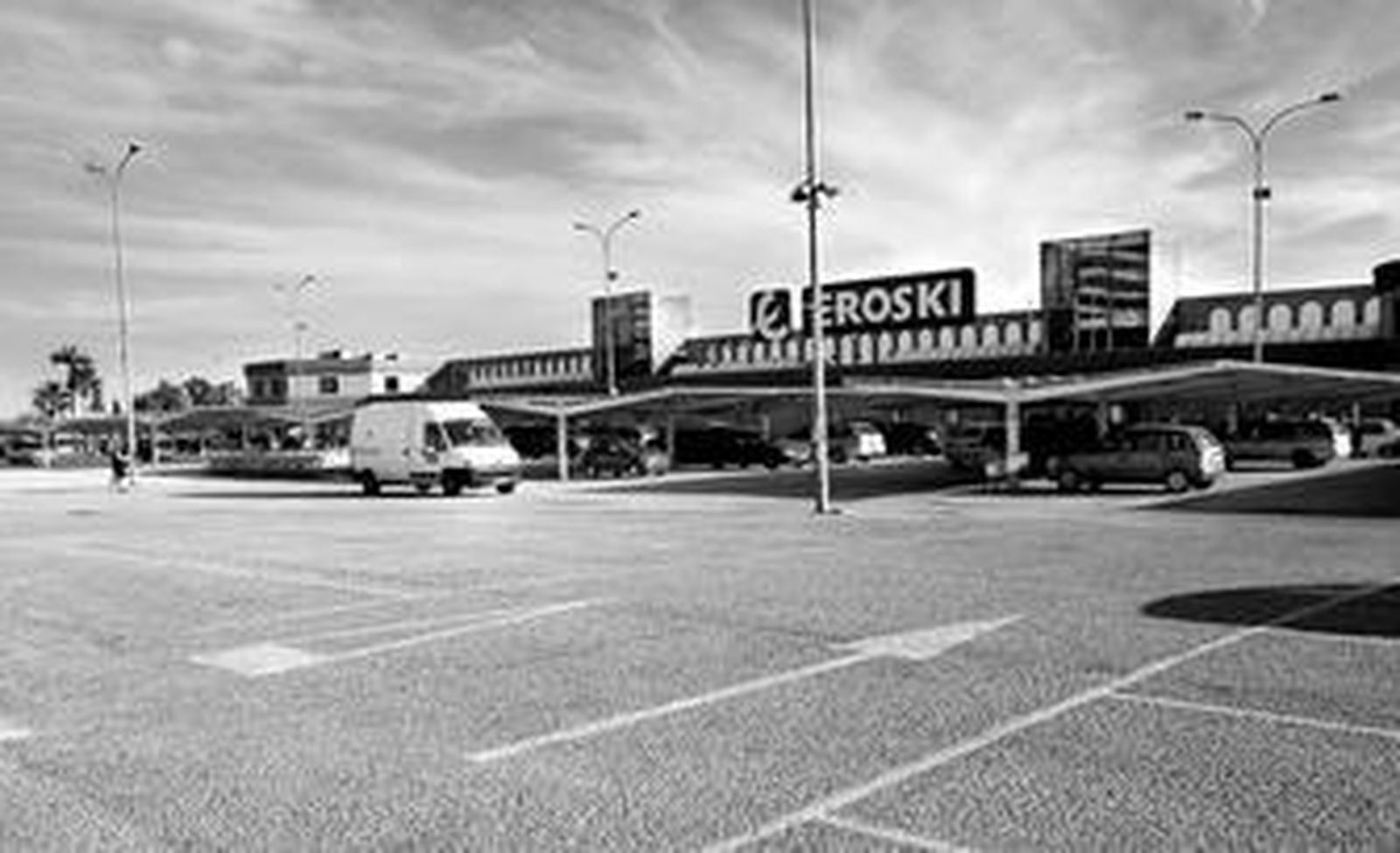 Vista actual del centro comercial que se ubica a la entrada de la ciudad.