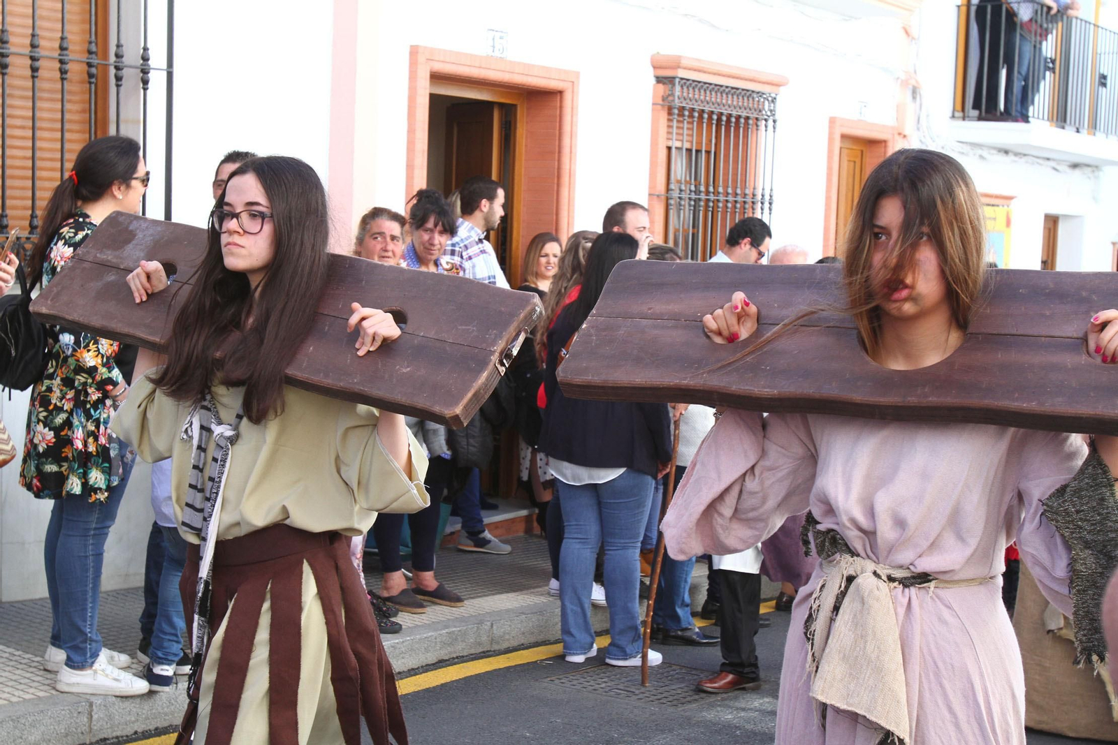 Imágenes del desfile de la XIX Feria Medieval del Descubrimiento, en Palos de la Frontera